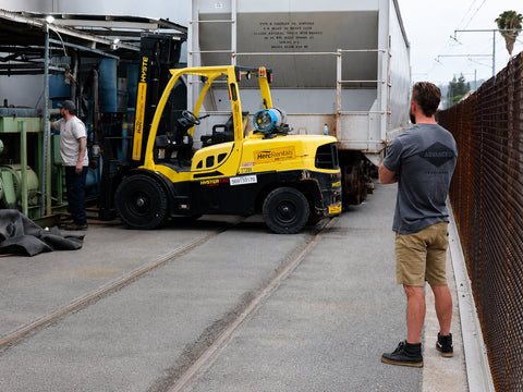 Industrial rental support for temporary compressed air and vacuum equipment from Advanced Air & Vacuum.